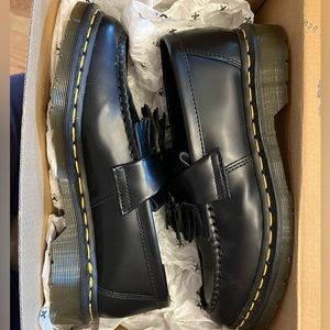 NEW IN BOX!  Size 8 ADRIAN SMOOTH LEATHER TASSEL LOAFERS